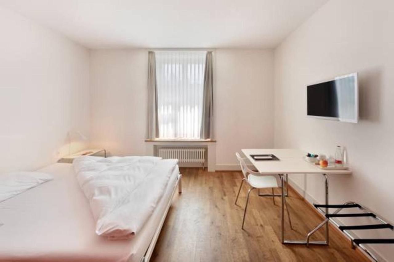 Hotel Im Schlosspark Binningen Pokój zdjęcie
